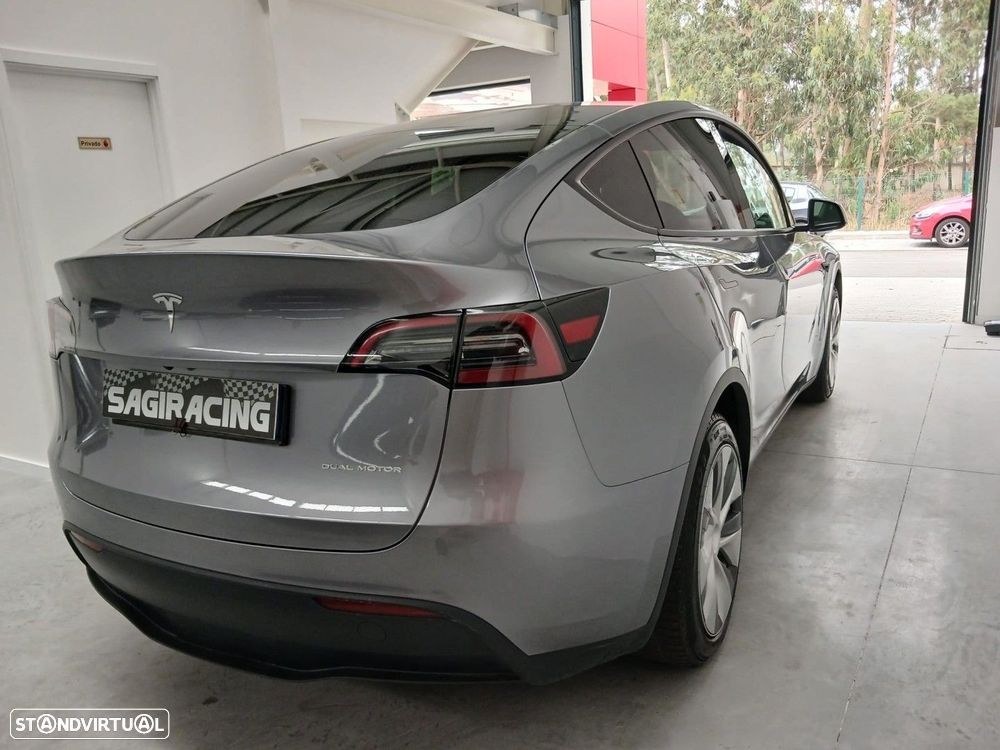 Tesla Model Y Long Range Dual Motor AWD - 12