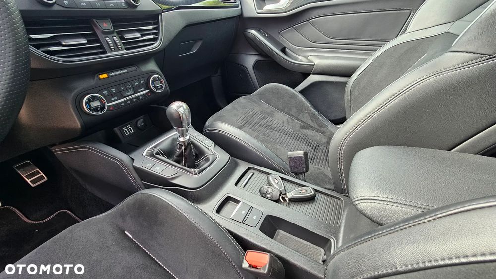 Ford Focus 2.0 EcoBlue ST-3 - 12