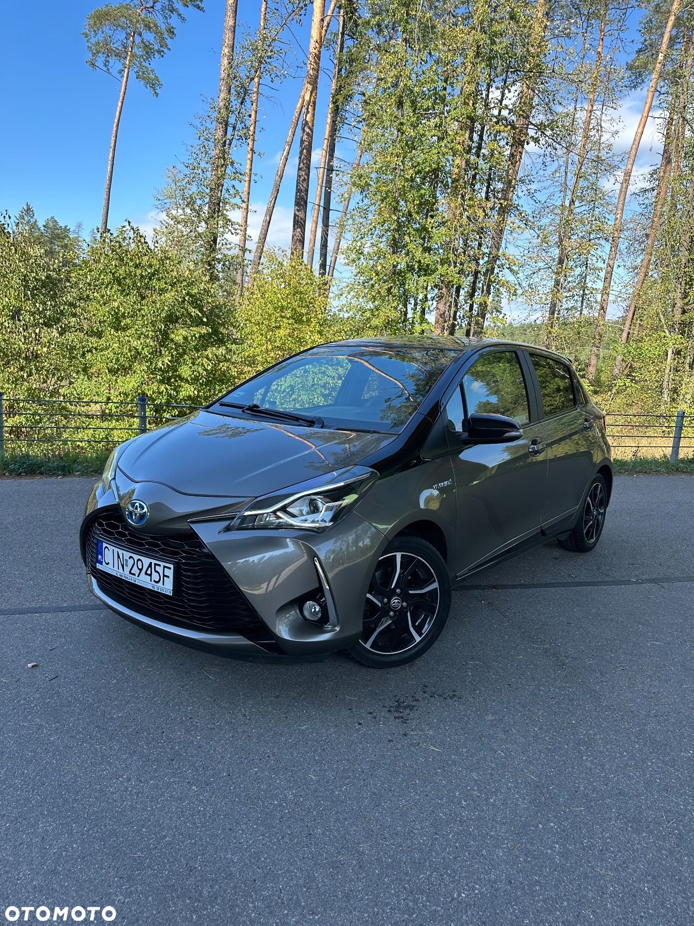 Toyota Yaris Hybrid 100 Selection Platinum - 1