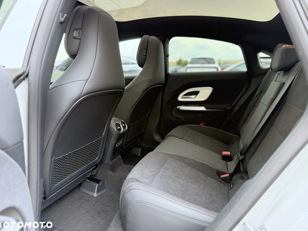 Mercedes-Benz CLA - 31