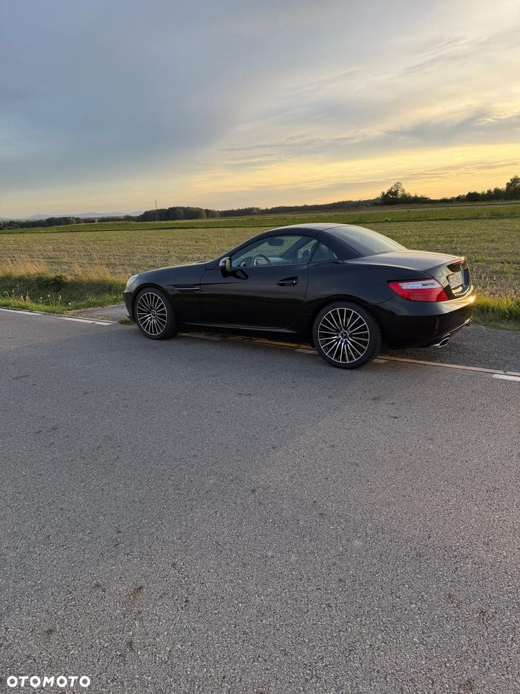 Mercedes-Benz SLK 200 CGI - 9