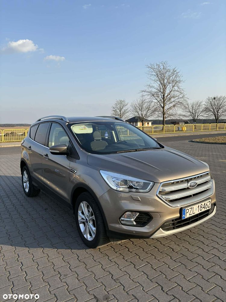 Ford Kuga - 1