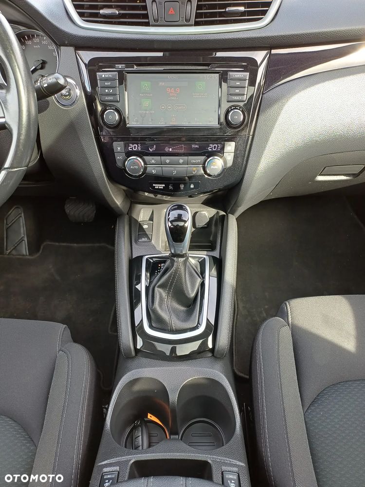 Nissan Qashqai 1.3 DIG-T N-Connecta DCT - 25