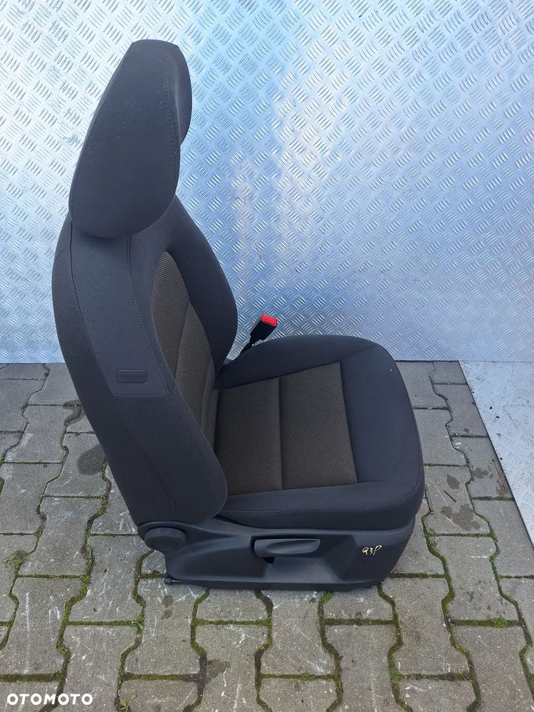 FOTEL PRAWY PRZÓD PASAŻERA PODGRZEWANY - AUDI Q3 13 - 3