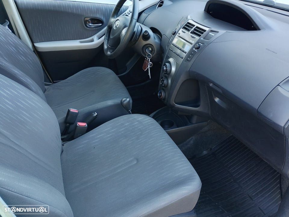 Toyota Yaris 1.33 VVT-i High Pack MM - 3