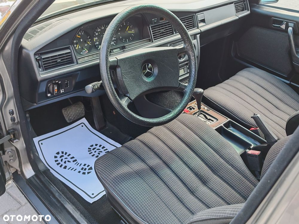Mercedes-Benz W201 (190) - 6