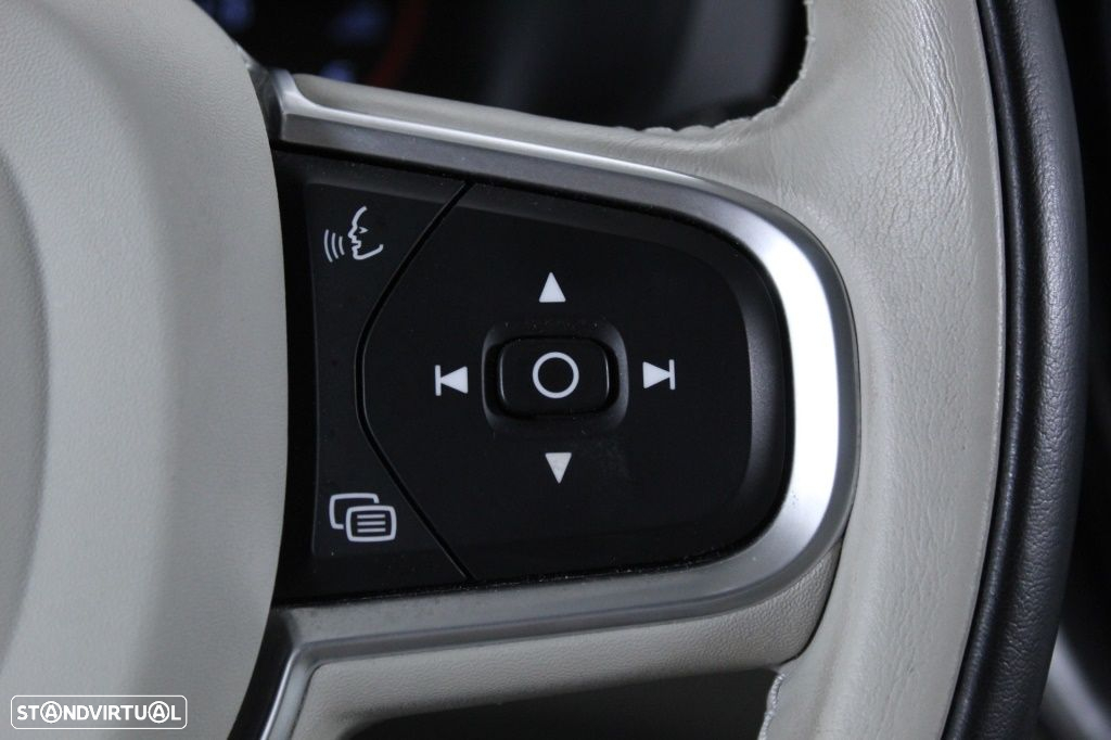 Volvo XC 60 2.0 D4 Momentum Geartronic - 23