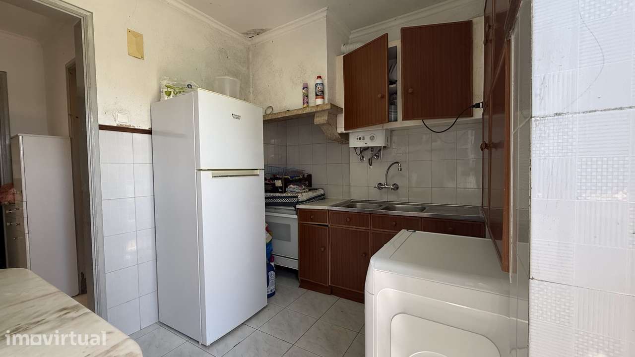 Moradia T2 para remodelar | Serra da Silveira, Belas - Grande imagem: 4/25