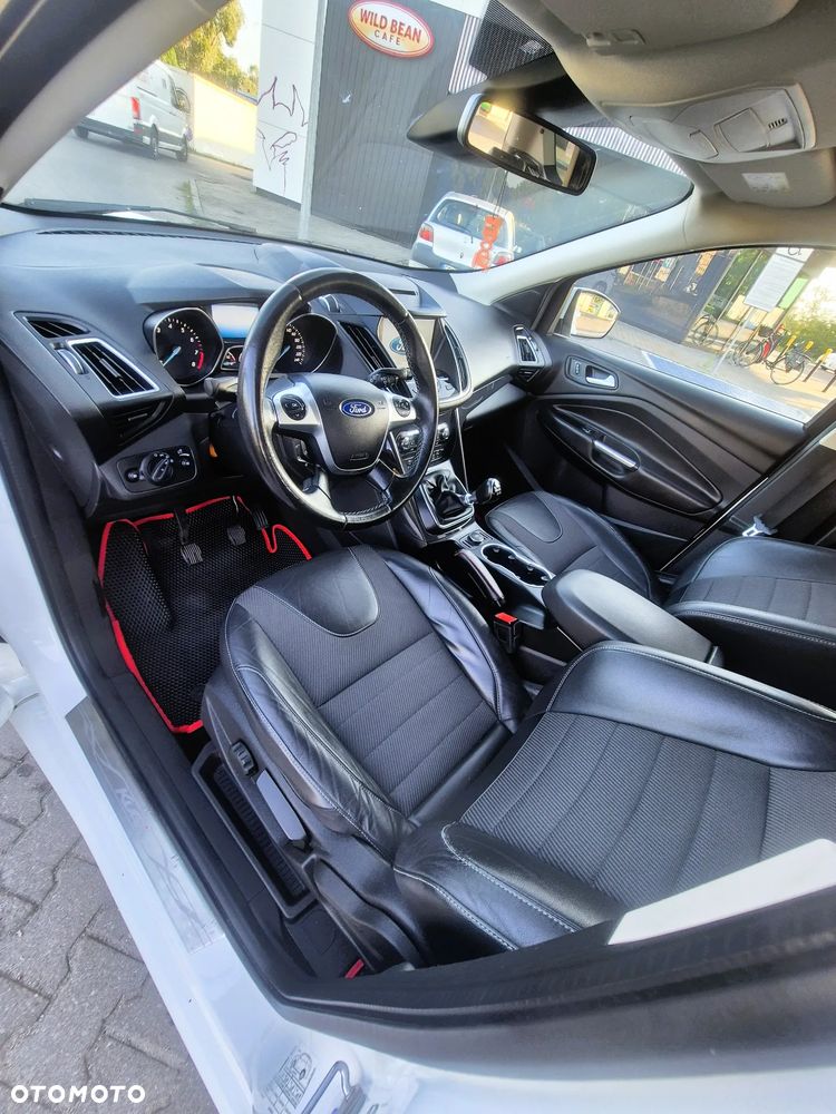 Ford Kuga 1.5 EcoBoost 2x4 Titanium - 16