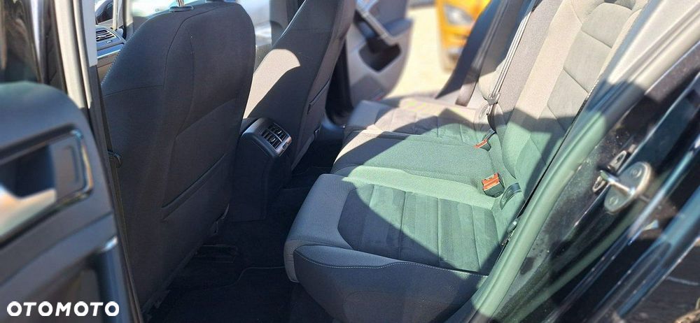 Volkswagen Golf - 22