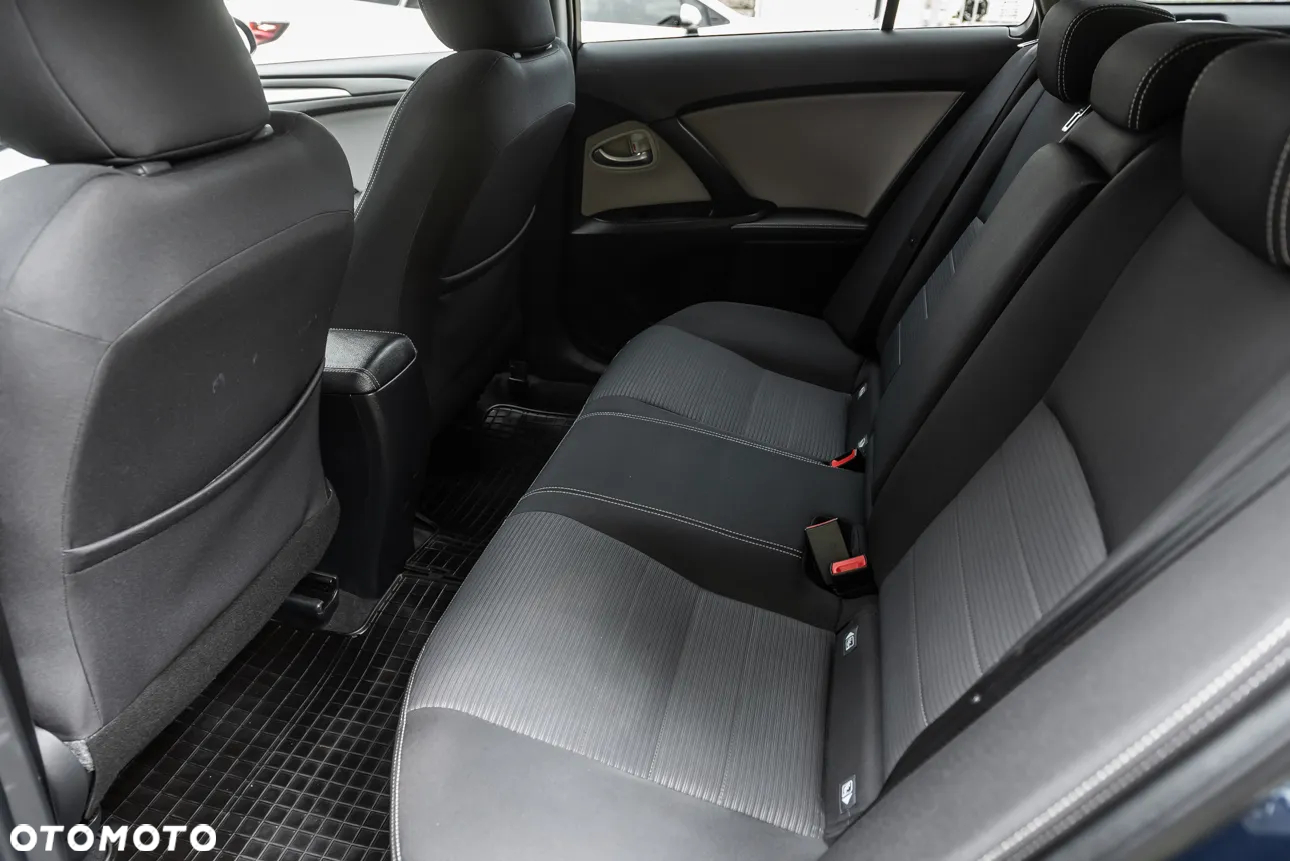 Toyota Avensis 2.0 D-4D Premium - 23