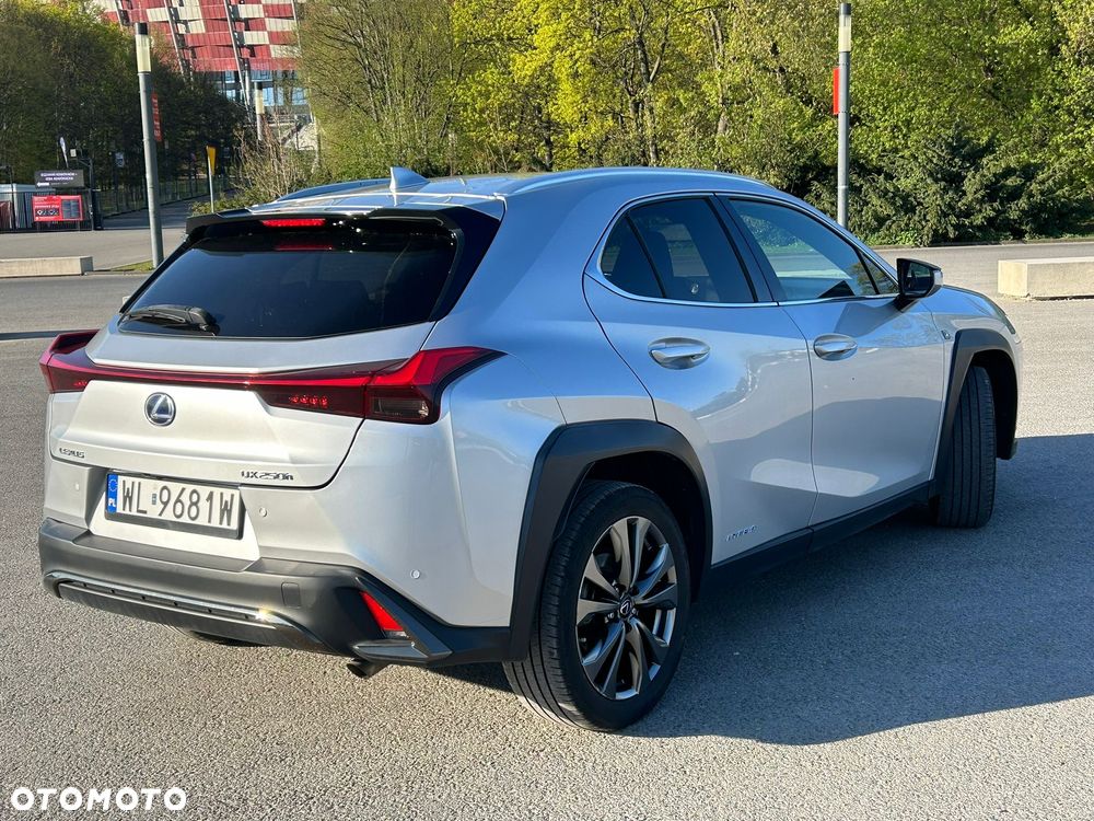 Lexus UX 250h F SPORT - 11