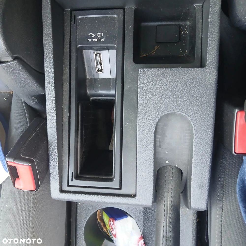 Volkswagen Touran 1.6 TDI DPF BlueMotion Technology DSG Comfortline - 18