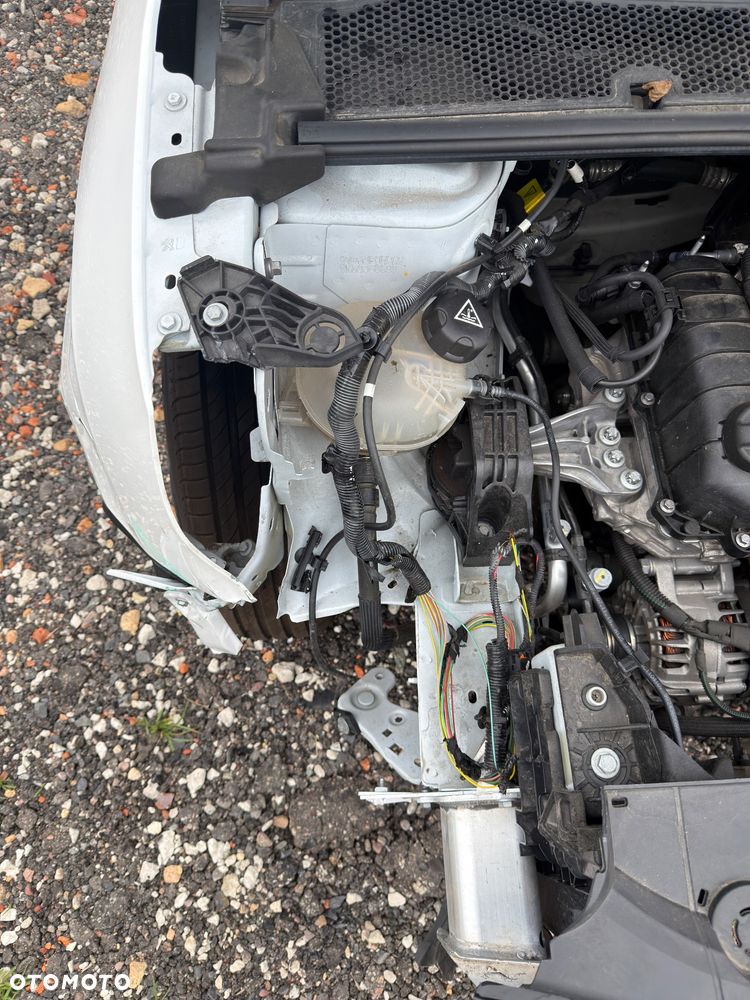 Peugeot 208 - 6
