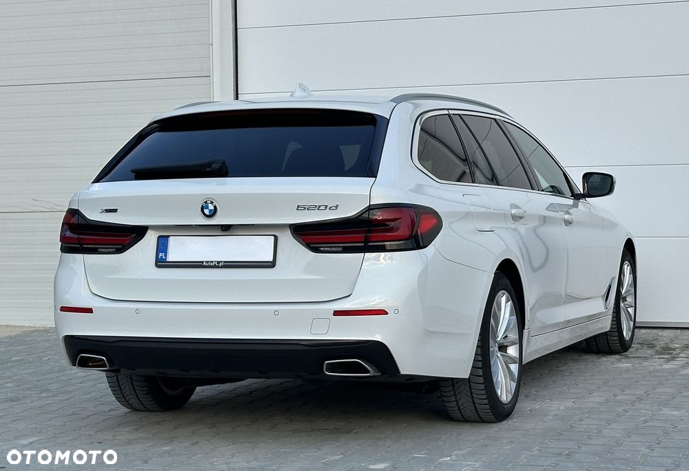 BMW Seria 5 520d xDrive - 16