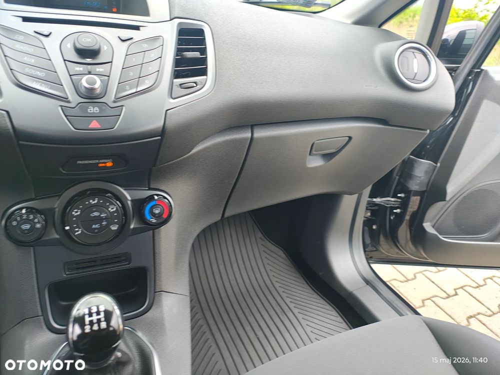 Ford Fiesta 1.0 EcoBoost Titanium - 25