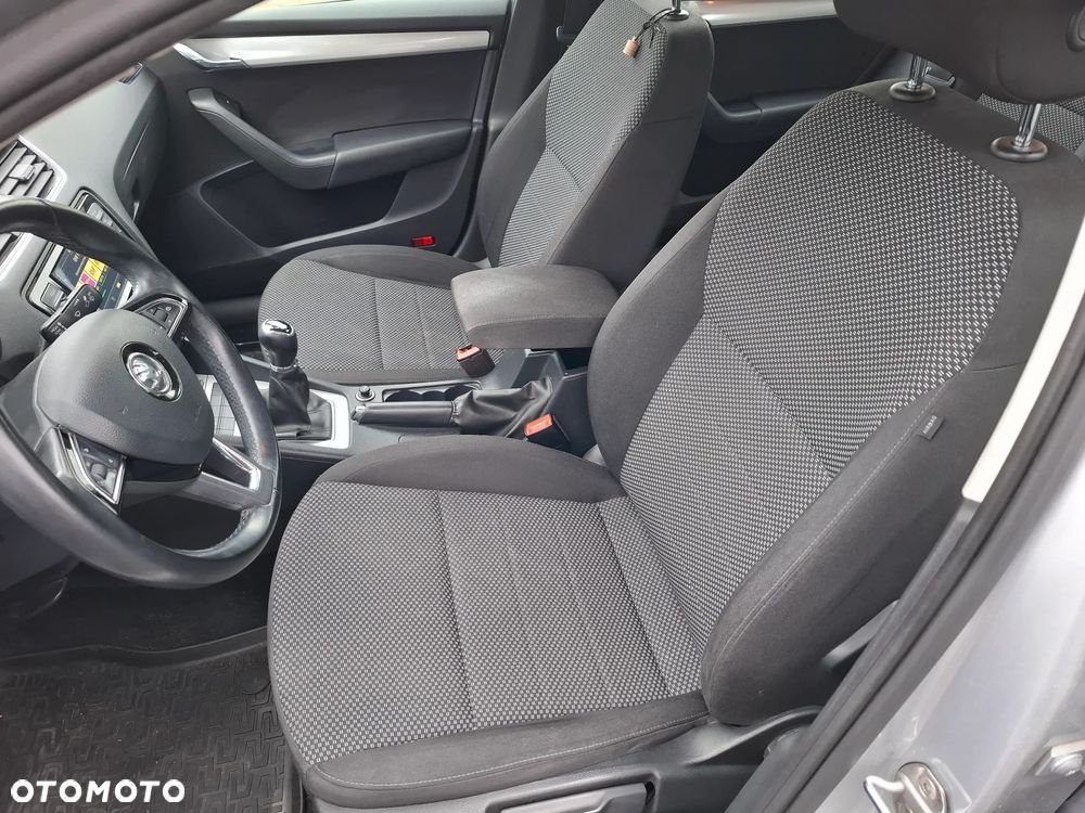 Skoda Octavia 1.6 TDI Active - 9