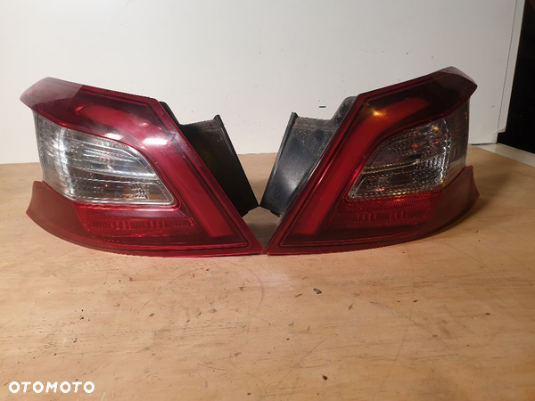 Peugeot 308 T9 lampy tył kpl 9677817580 9677817680