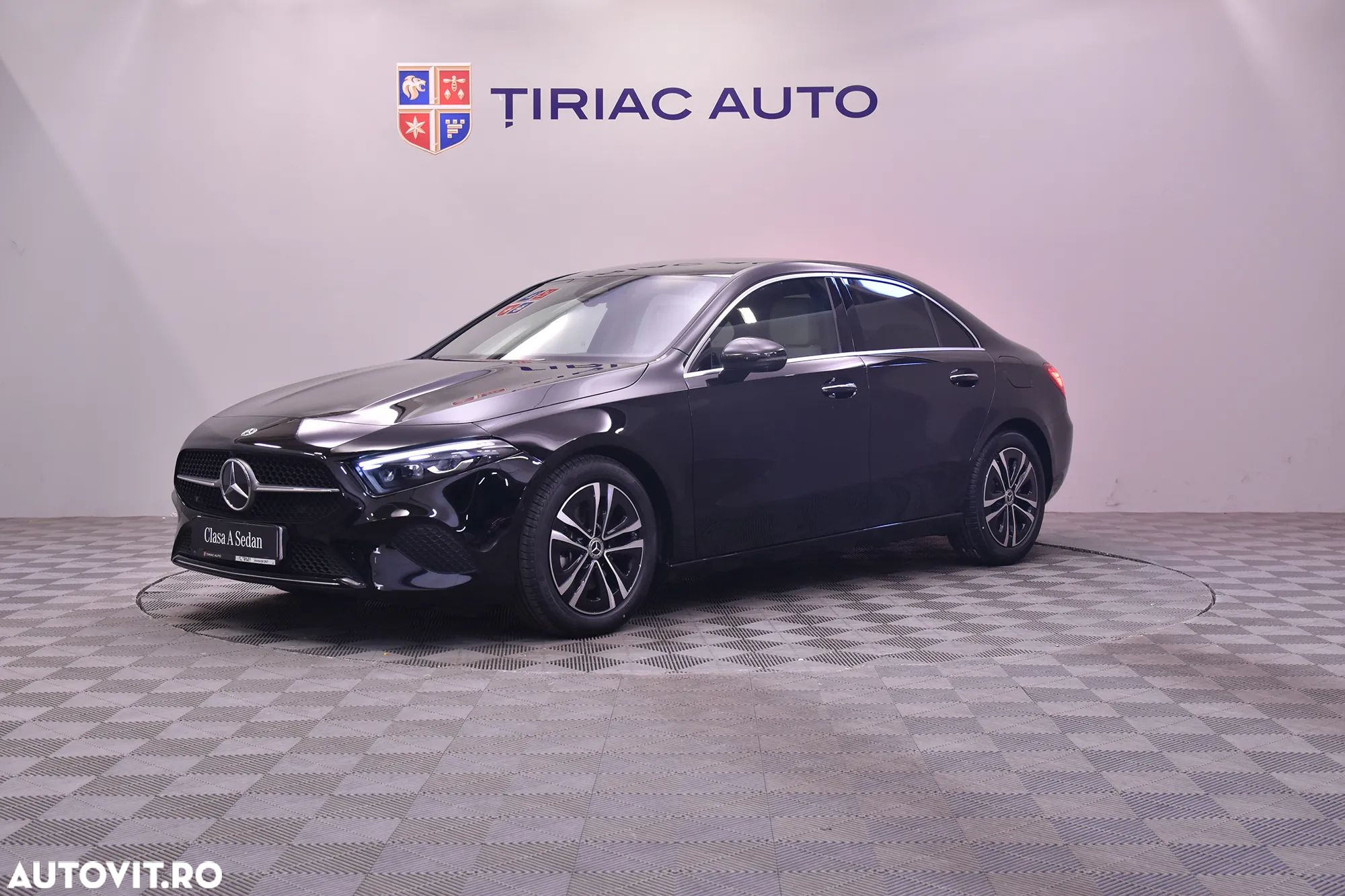 Mercedes-Benz A 220 4MATIC MHEV 8G-DCT Sedan - 1