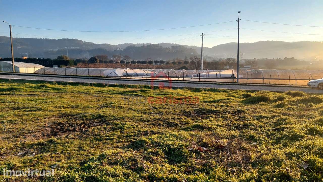 Terreno para construção com 1.400m2 em São Salvador do Campo, Santo Ti - Grande imagem: 3/5