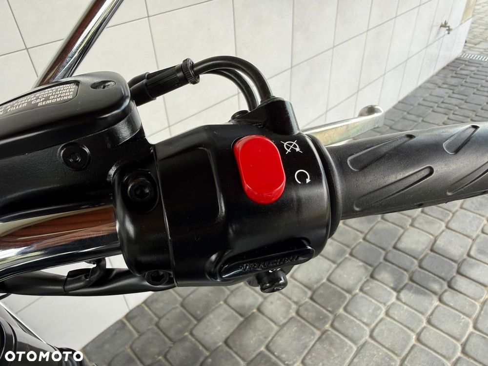 Triumph Bonneville - 28