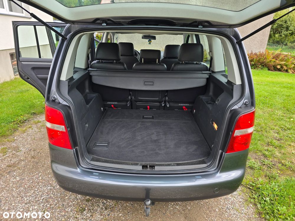 Volkswagen Touran - 11