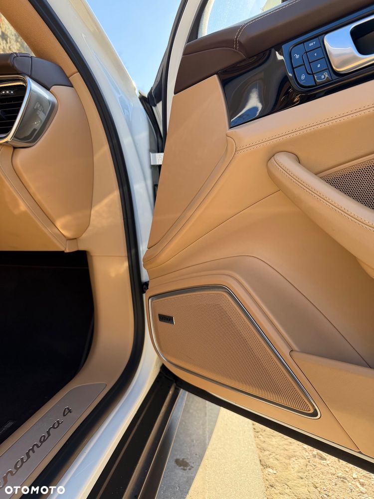 Porsche Panamera 4 E-Hybrid - 16