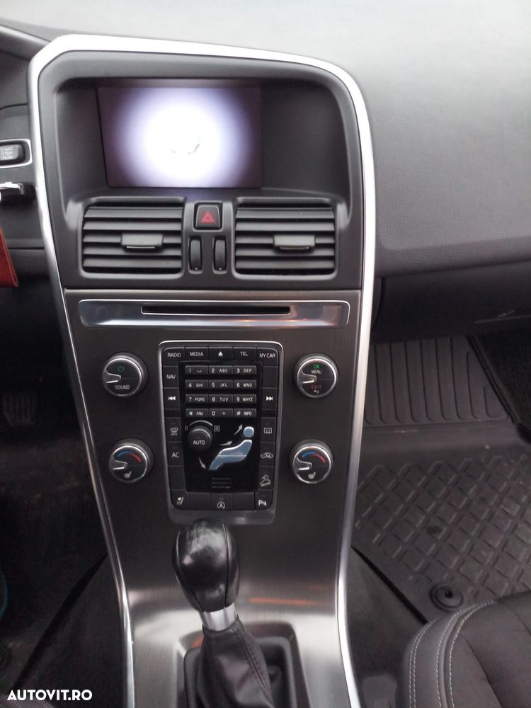 Volvo XC 60 D4 AWD Momentum - 6