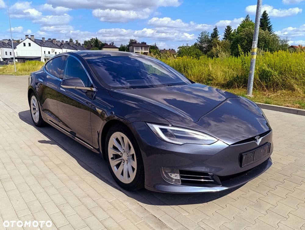 Tesla Model S - 10