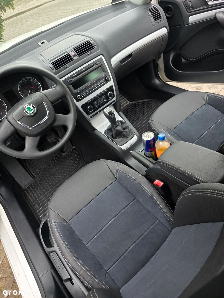Skoda Octavia 1.6 Ambiente EU5 - 20