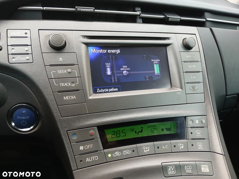 Toyota Prius (Hybrid) Executive - 27