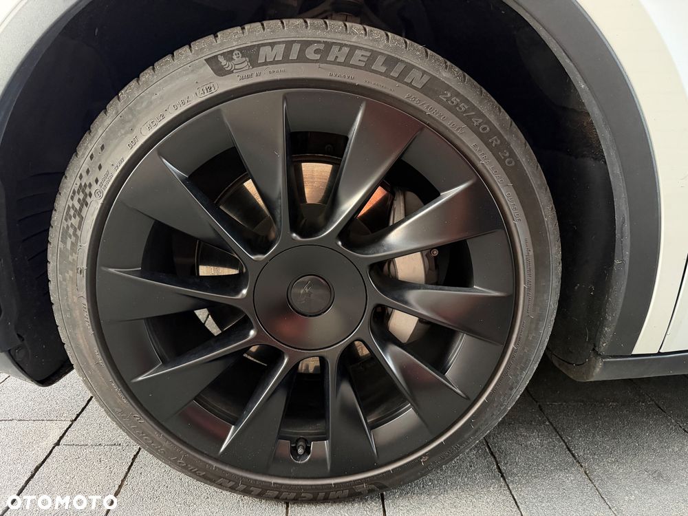 Tesla Model Y RWD - 9