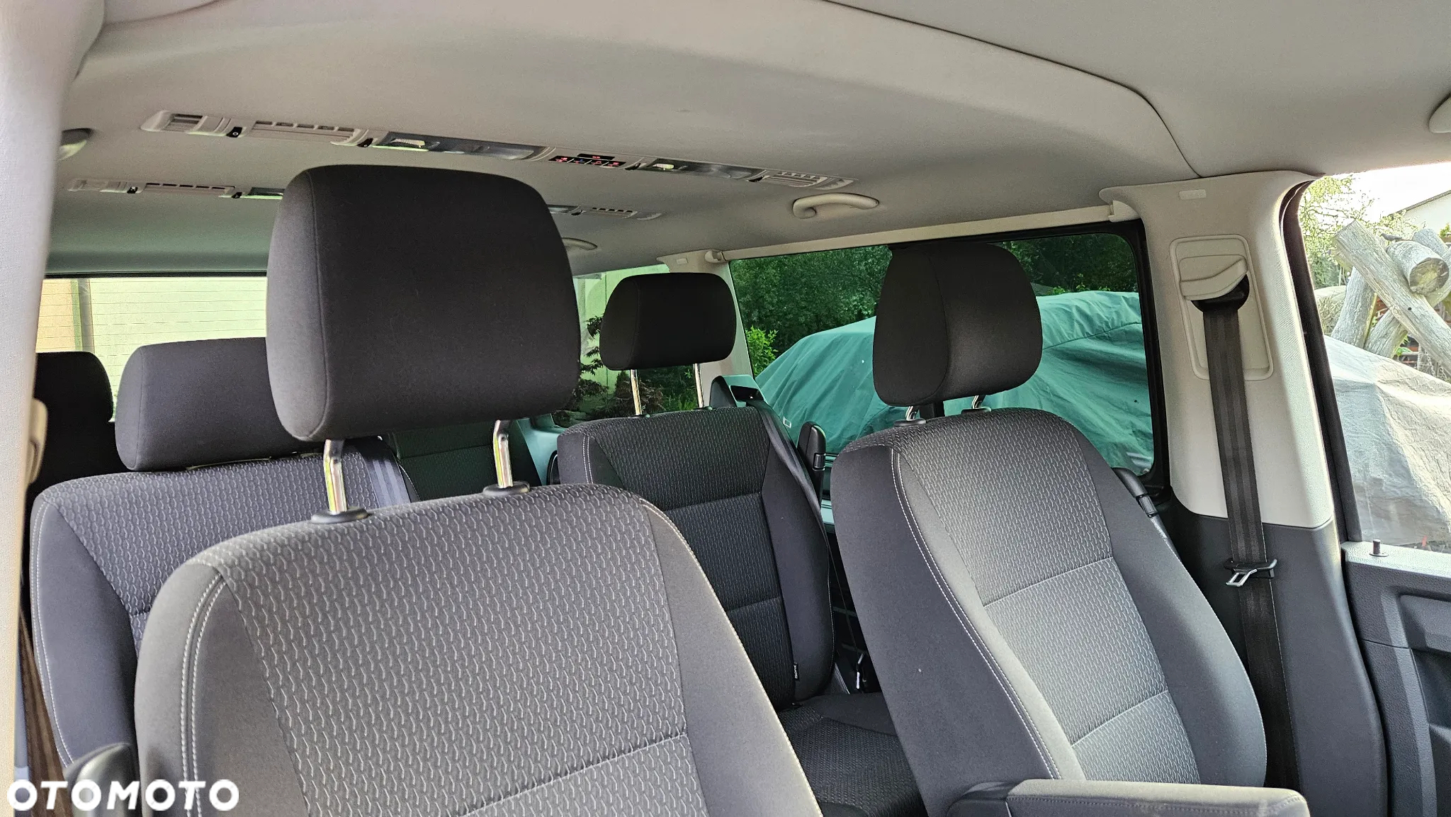Volkswagen Multivan - 32