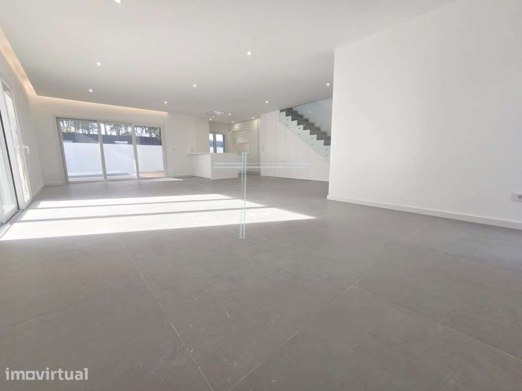 Moradia Isolada com piscina e garagem - Aroeira - Grande imagem: 3/40