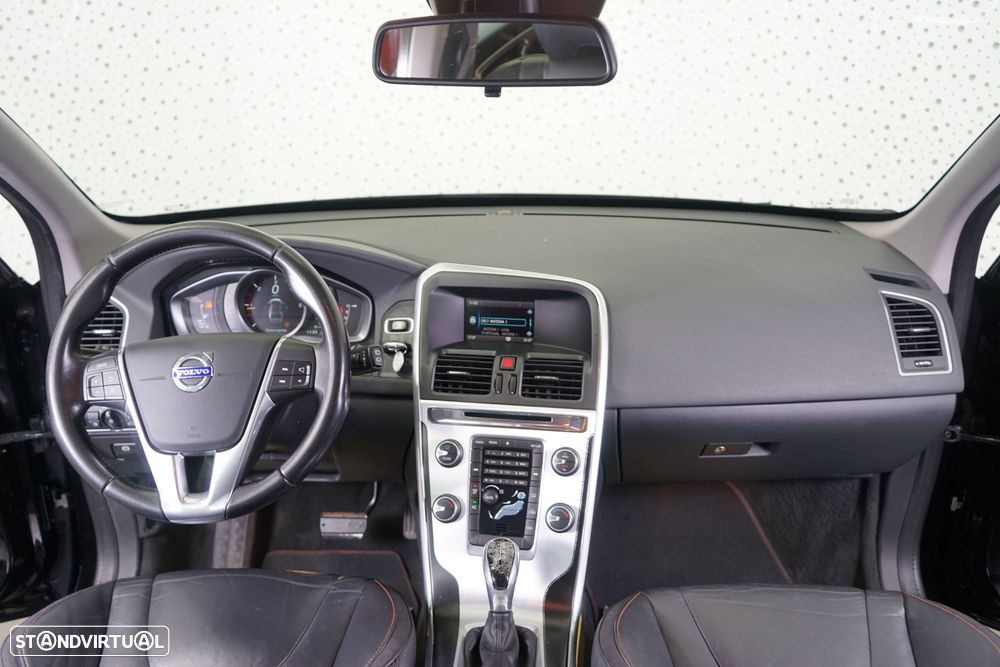 Volvo XC 60 2.0 D3 Momentum Geartronic - 18