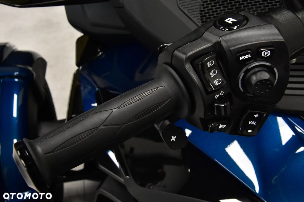 Can-Am Spyder - 20