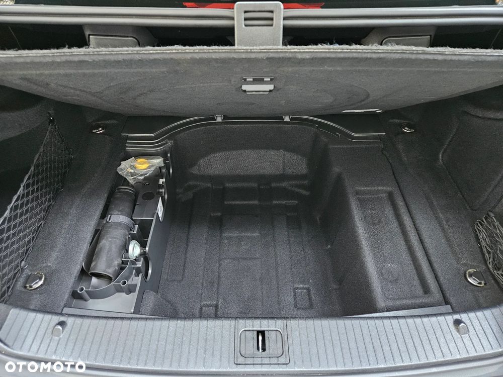 Mercedes-Benz Klasa E 200 CGI BlueEff Avantgarde - 26