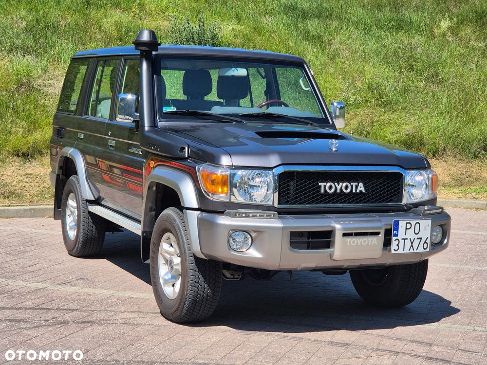 Toyota Land Cruiser - 1