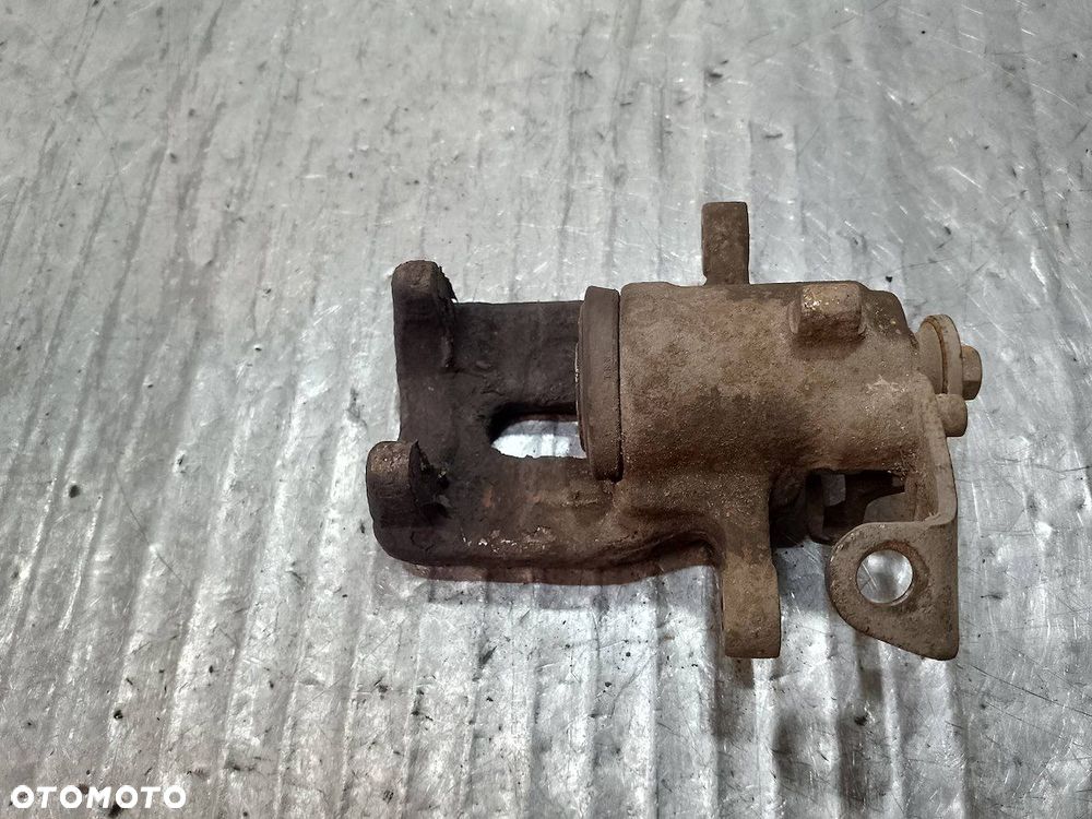 ZACISK HAMULCOWY LEWY TYŁ MERCEDES-BENZ CITAN 1.5 CDI - 6