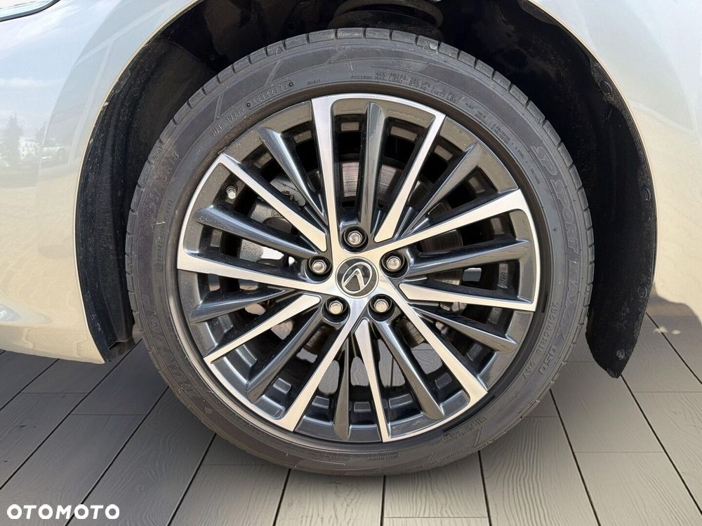 Lexus ES 300h Business Edition - 20
