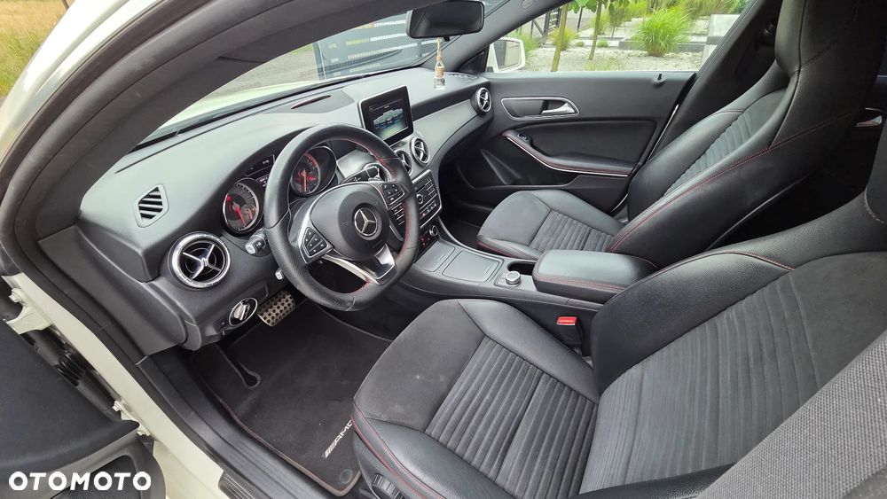 Mercedes-Benz CLA 180 7G-DCT AMG Line - 7