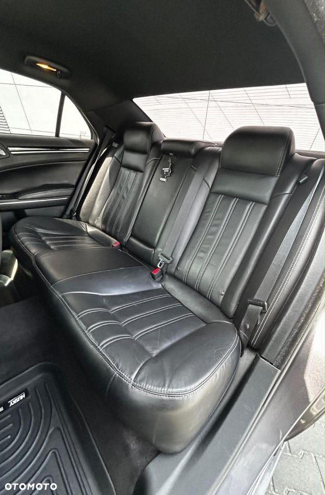 Chrysler 300s - 11