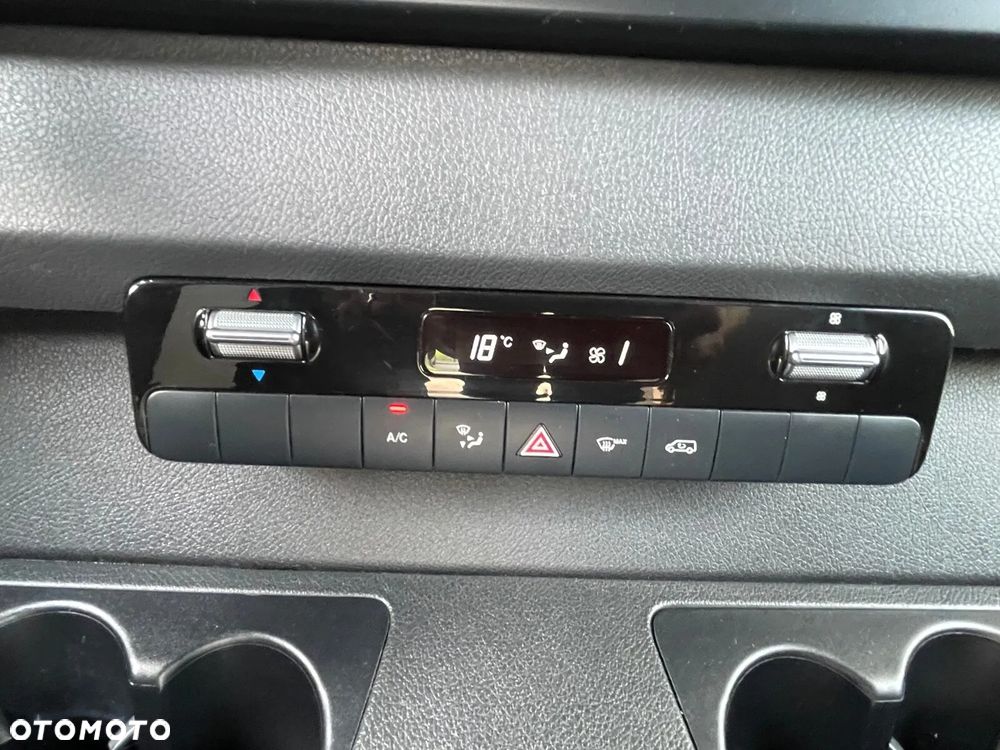 Mercedes-Benz Sprinter - 12