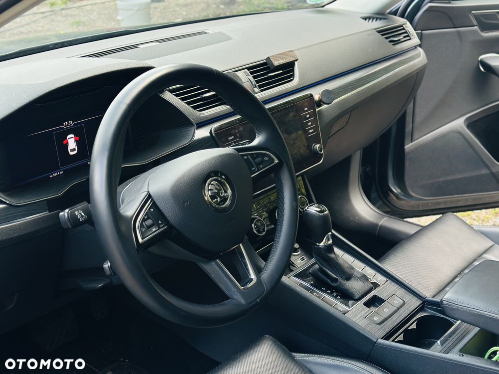 Skoda Superb 2.0 TDI DSG Premium Edition - 10