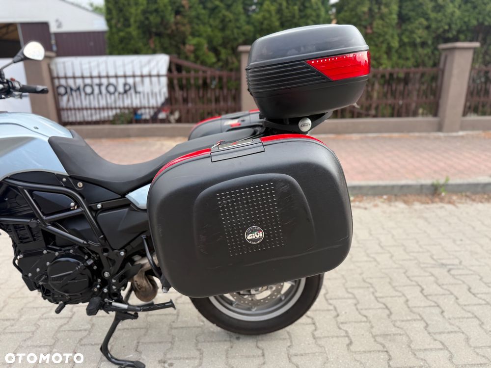 BMW F - 19