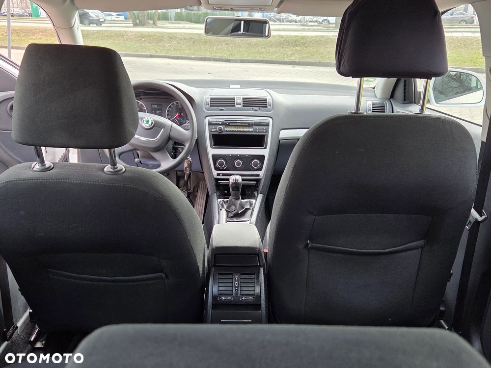 Skoda Octavia 1.6 Combi Classic - 8