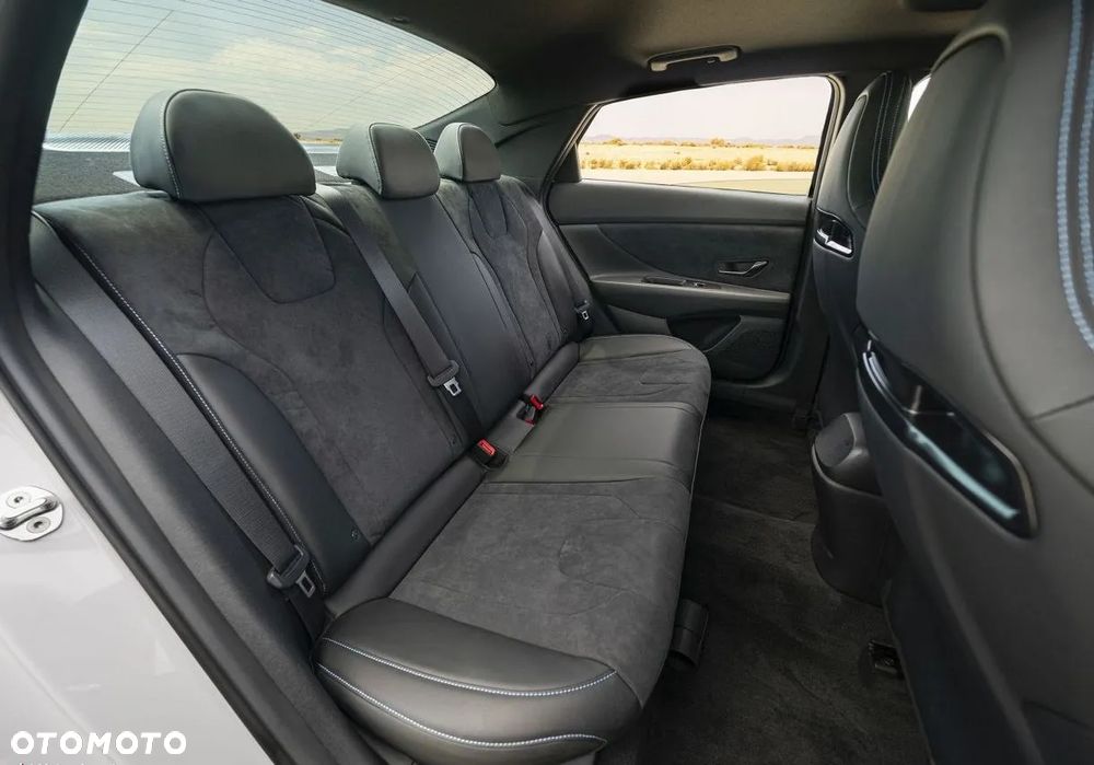 Hyundai Elantra - 15