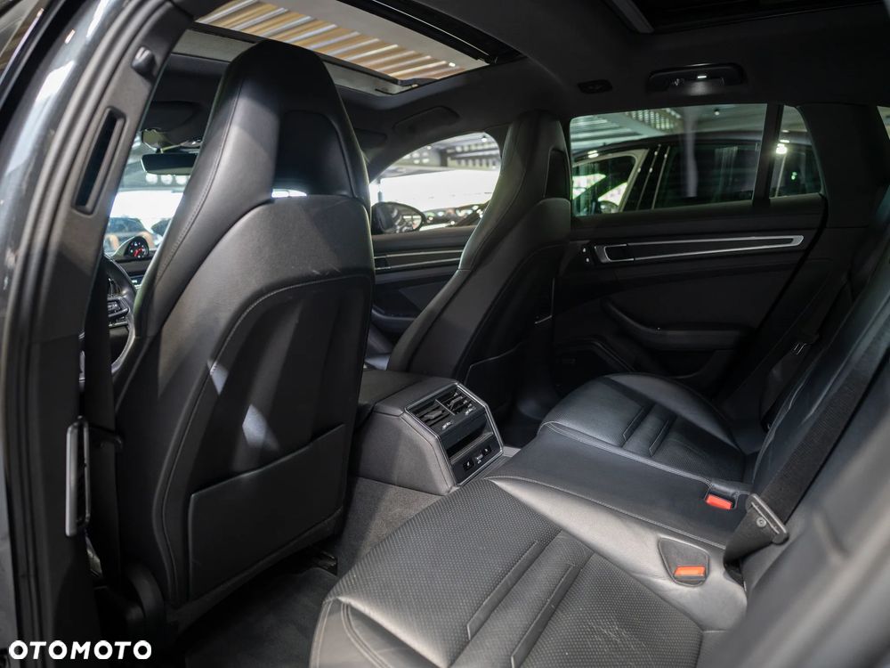 Porsche Panamera 4 Platinum Edition - 19