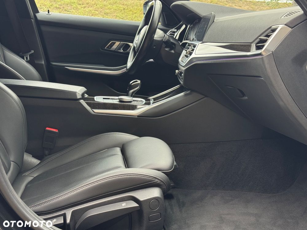 BMW Seria 3 320d Luxury Line Purity sport - 27