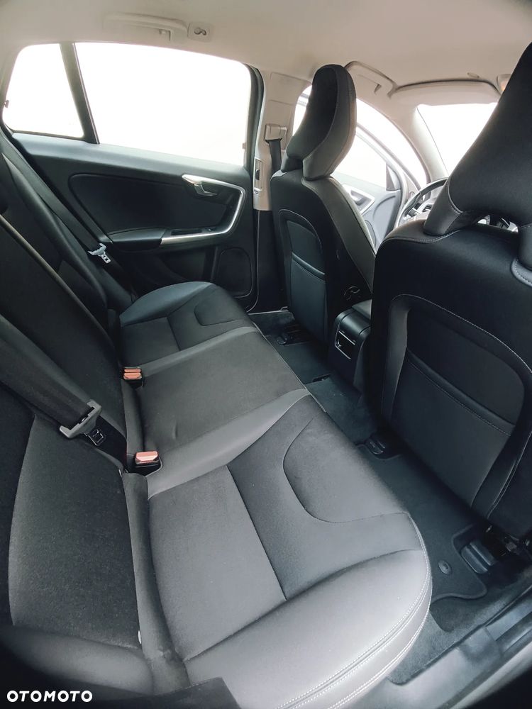 Volvo V60 D4 Momentum - 13